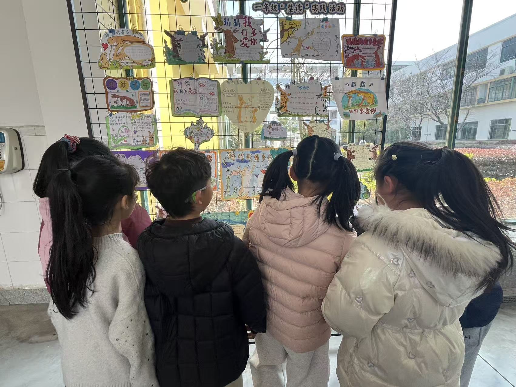 小手捧书香,慧读乐分享——一年级“慧读”实践活动 (7).jpg